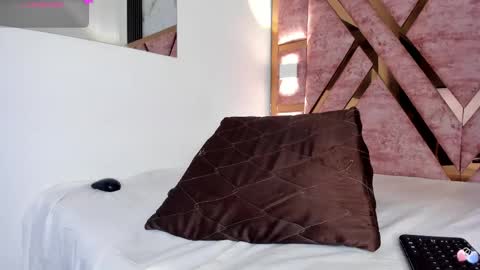 Tifanny online show from March 11, 2025, 6:30 pm