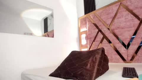 Tifanny online show from September 18, 2025, 6:54 pm