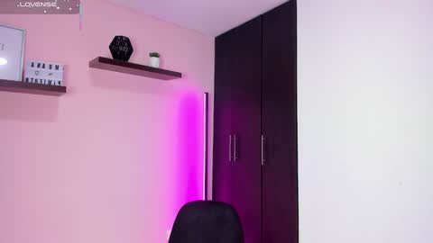 Tifany  online show from September 24, 2025, 9:29 pm