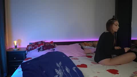 Tiffany online show from December 1, 2025, 9:20 pm