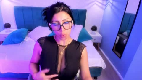 Snapshot of tiffani__love chatting on February 19, 2025, 6:43 pm Tiffany online show from February 19, 2025, 6:43 pm