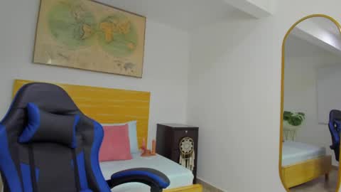 T I F F A N N Y online show from April 18, 2026, 1:04 pm