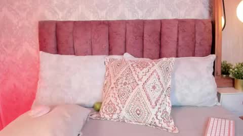 Tiffany Becker online show from September 25, 2025, 12:09 pm