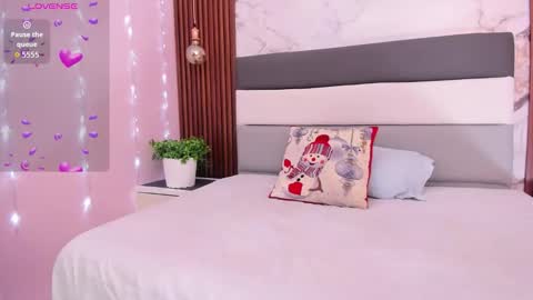 Snapshot of tiffany_bello chatting on December 3, 2025, 7:56 pm TIFFANY BELLO online show from December 3, 2025, 7:56 pm