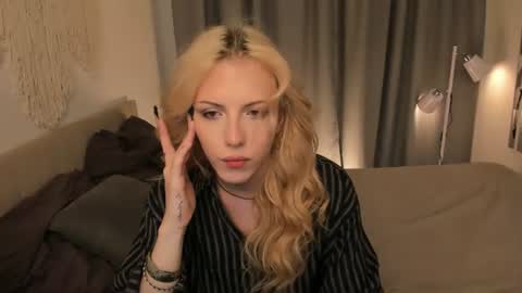 Snapshot of tiffany_king chatting on July 1, 2026, 11:01 am Tiffany online show from July 1, 2026, 11:01 am