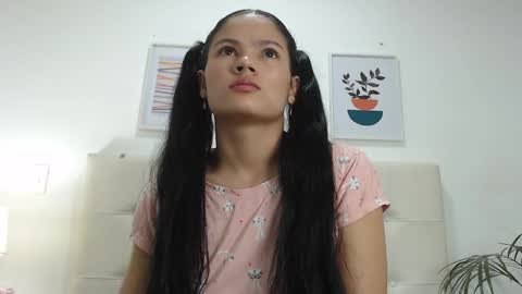 Tifanny Fox online show from March 12, 2025, 9:02 am