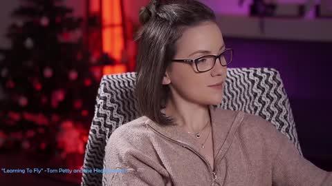 tiffanyriox online show from December 3, 2024, 5:53 am