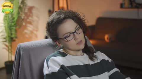 tiffanyriox online show from February 17, 2026, 1:13 am