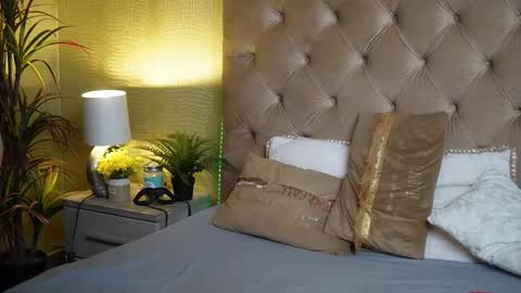  Tiffany  online show from November 2, 2025, 6:43 pm