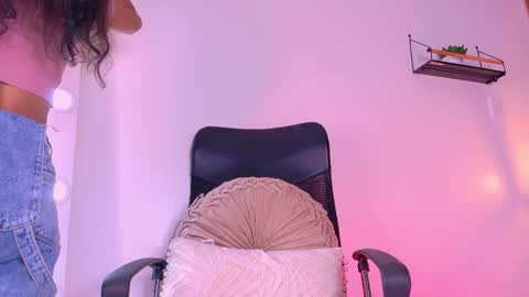 Tiffany  online show from October 6, 2025, 8:06 pm