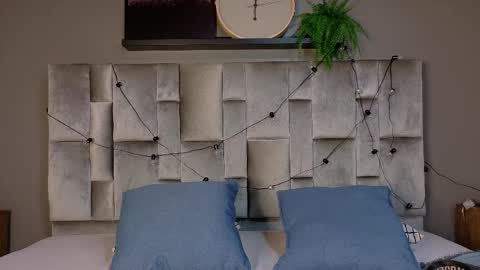 Tiffany  online show from November 10, 2025, 8:08 pm