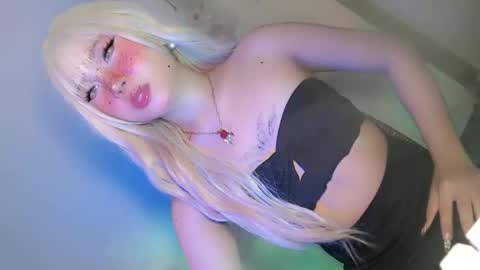 tight_elliana online show from April 13, 2026, 10:04 pm