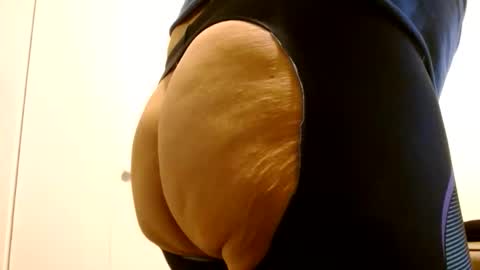 Tightshortsspank online show from April 27, 2026, 3:04 am