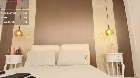 T I F F A N Y online show from September 17, 2025, 8:32 pm