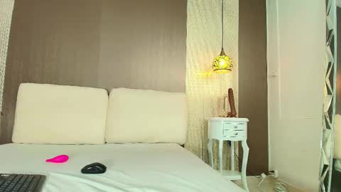 T I F F A N Y online show from February 27, 2026, 7:58 pm