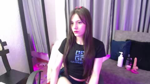 tiinajonus_ online show from April 22, 2026, 4:04 am