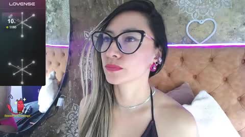 TILA TEQUILA online show from February 7, 2025, 4:03 pm