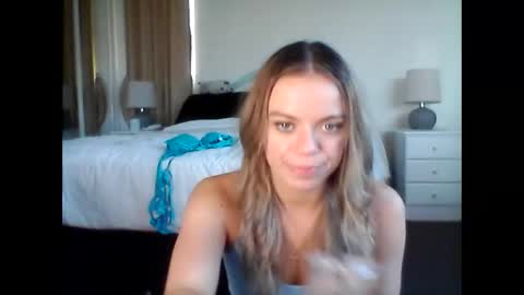 Snapshot of tilylove chatting on April 30, 2026, 6:42 am Tily Love online show from April 30, 2026, 6:42 am