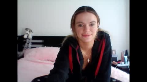 Snapshot of tilylove chatting on May 20, 2026, 11:44 pm Tily Love online show from May 20, 2026, 11:44 pm