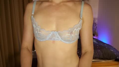 Snapshot of timissi chatting on September 18, 2025, 2:35 am Timis but I prefer you whisper to my ear my girl online show from September 18, 2025, 2:35 am