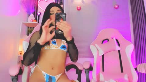 Hallie And Annie online show from December 14, 2025, 2:39 am