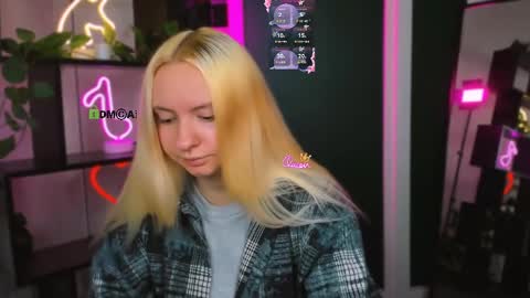 tina_golden1 online show from April 1, 2026, 6:38 pm