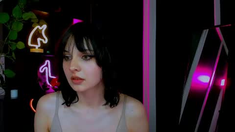 tina_golden1 online show from April 15, 2026, 11:17 am