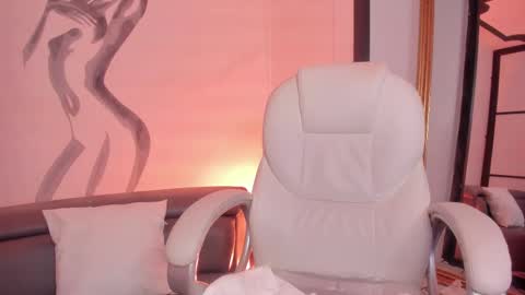 Tina  online show from February 16, 2025, 7:49 pm