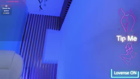 Tina  online show from December 14, 2025, 5:02 am