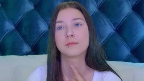 TinaBurton online show from November 25, 2025, 4:34 am