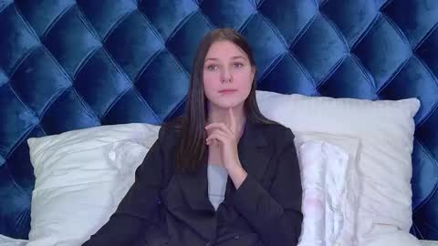 TinaBurton online show from November 29, 2025, 4:10 pm