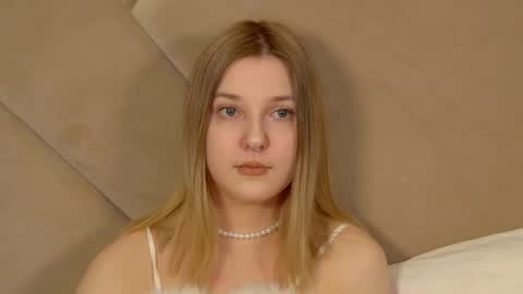 TinaBurton online show from April 7, 2026, 5:13 pm