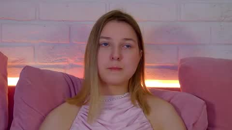 TinaBurton online show from April 23, 2026, 4:42 pm