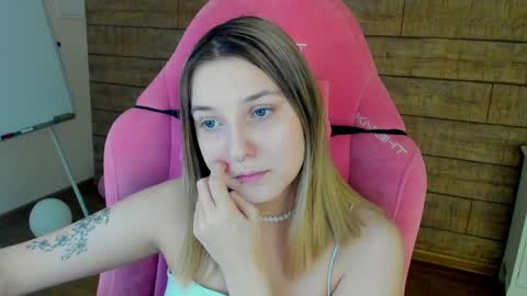 Snapshot of tinaburton chatting on May 4, 2026, 5:42 pm TinaBurton online show from May 4, 2026, 5:42 pm
