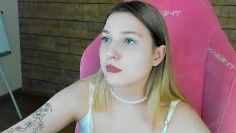 Snapshot of tinaburton chatting on May 6, 2026, 6:02 pm TinaBurton online show from May 6, 2026, 6:02 pm