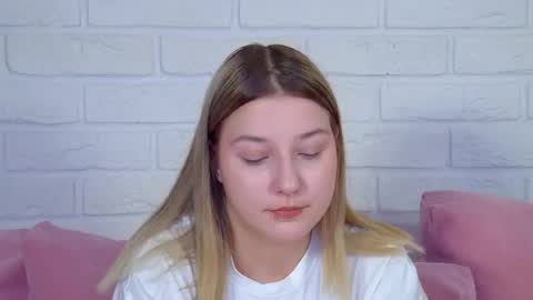 Snapshot of tinaburton chatting on May 18, 2026, 4:24 pm TinaBurton online show from May 18, 2026, 4:24 pm