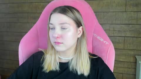 Snapshot of tinaburton chatting on May 21, 2026, 4:36 pm TinaBurton online show from May 21, 2026, 4:36 pm