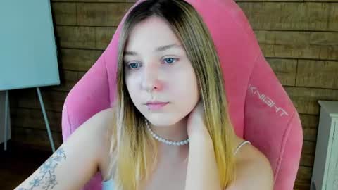 Snapshot of tinaburton chatting on July 5, 2026, 4:25 pm TinaBurton online show from July 5, 2026, 4:25 pm