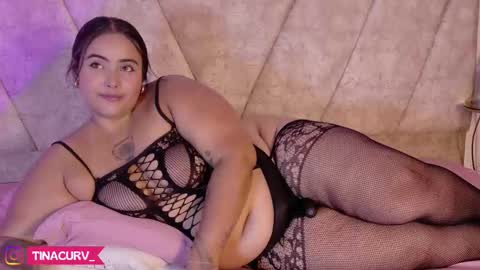 tinacurv online show from November 10, 2025, 7:57 pm