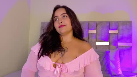 tinacurv online show from December 3, 2025, 11:47 pm