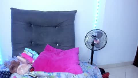 Snapshot of tinas_smith chatting on May 1, 2026, 2:21 pm tinas_smith online show from May 1, 2026, 2:21 pm