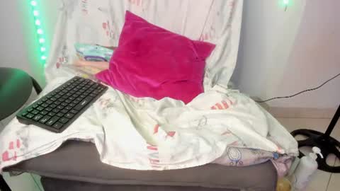 tinas_smith online show from June 26, 2026, 1:37 pm