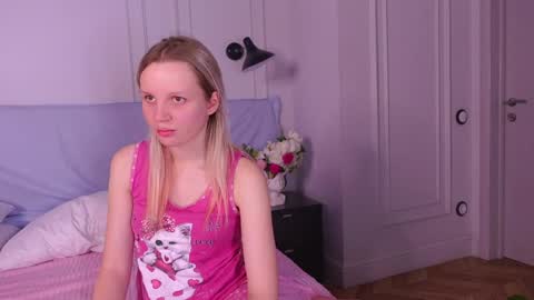 tinasiner online show from December 23, 2024, 2:07 pm