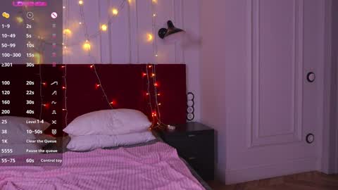 tinasiner online show from December 30, 2024, 5:13 pm