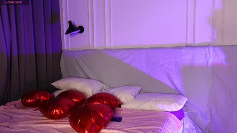 tinasiner online show from February 12, 2025, 4:44 pm