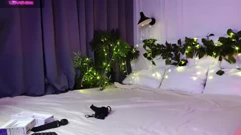 tinasiner online show from February 28, 2025, 6:41 pm