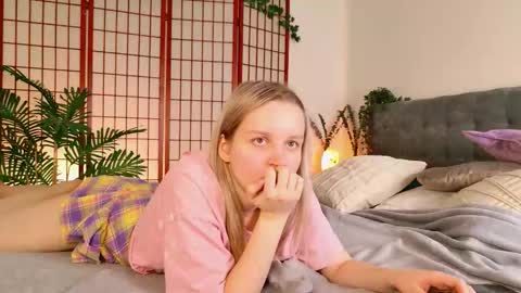 tinasiner online show from November 23, 2025, 2:06 pm