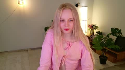 tinasiner online show from April 19, 2026, 1:54 pm