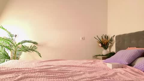 tinasiner online show from April 27, 2026, 2:04 pm