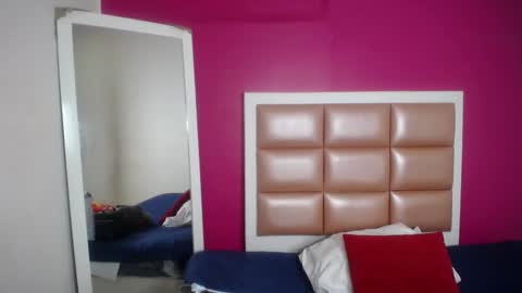 tiny_sarah1 online show from November 4, 2025, 4:33 am